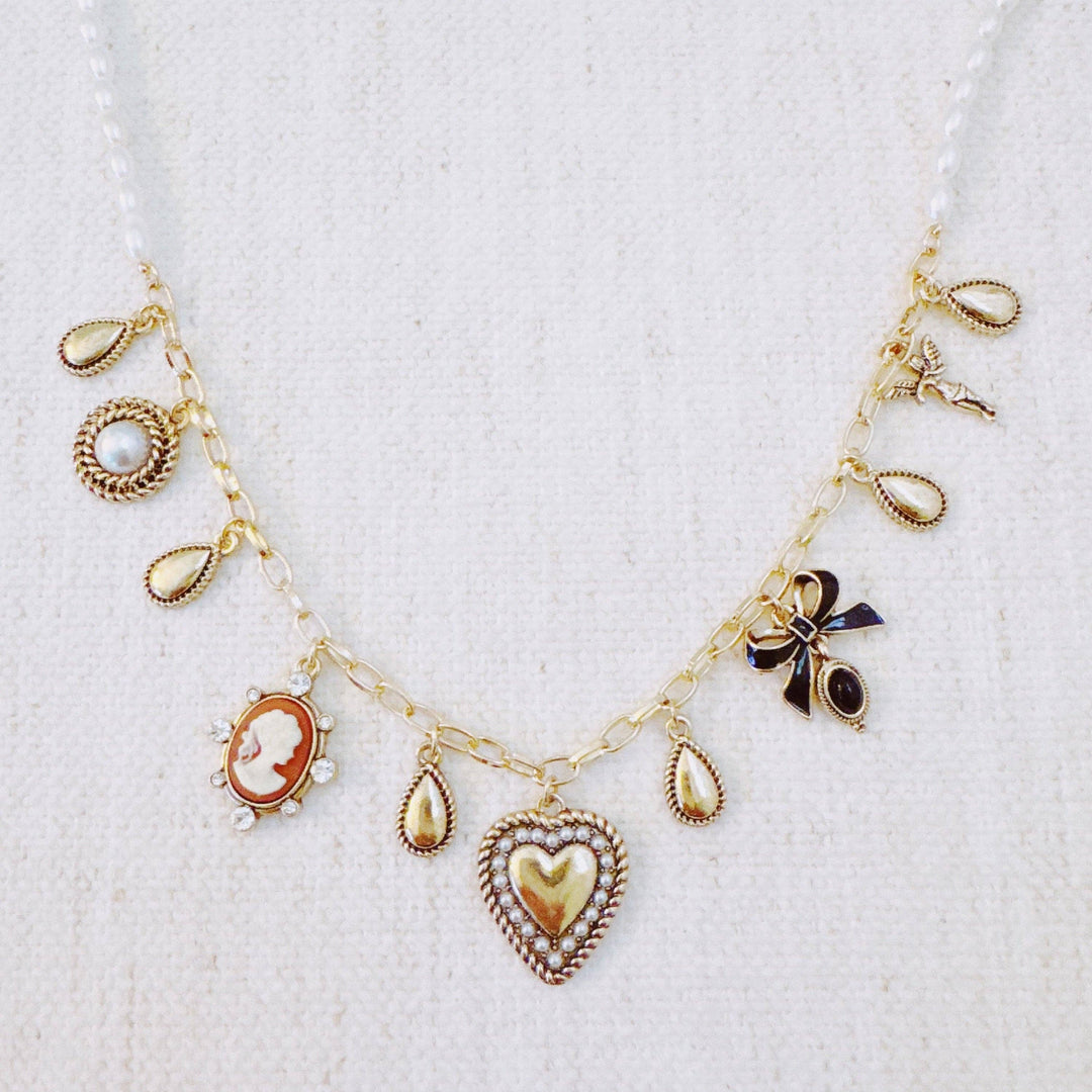 Heart & Cameo Charm Necklace – Romantic Gold Chain with Bow and Vintage-Inspired Details