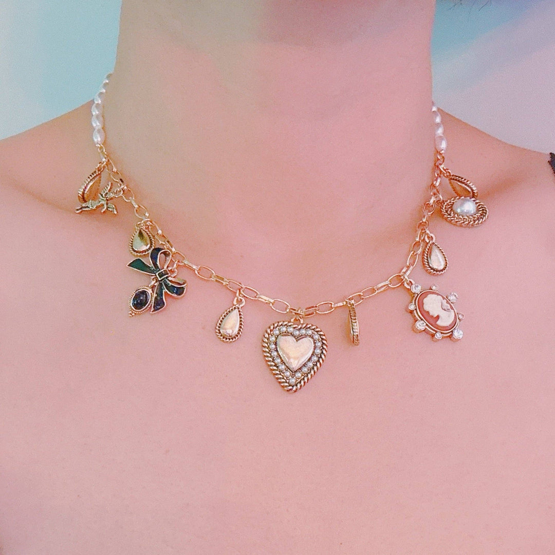 Heart & Cameo Charm Necklace – Romantic Gold Chain with Bow and Vintage-Inspired Details