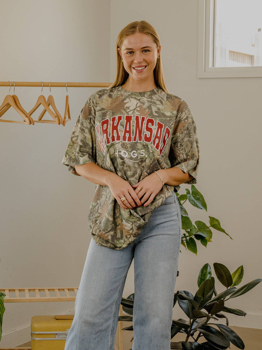 camouflage razorback hogs graphic tee