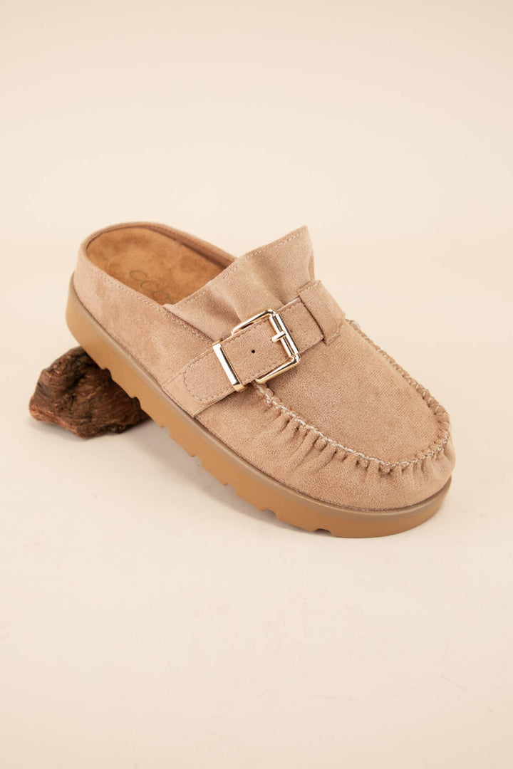 Beige moccasin slipper with a buckle