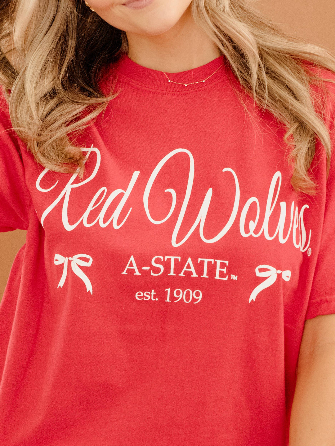 red-wolves-established-bows-comfort-colors-shirt