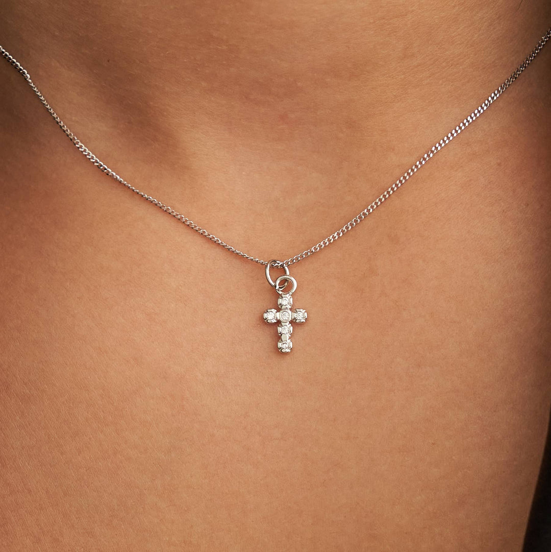 water resistant-silver-shiny-cross-necklace