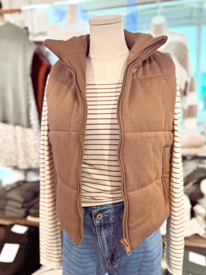 Everyday Puffer Vest in Camel