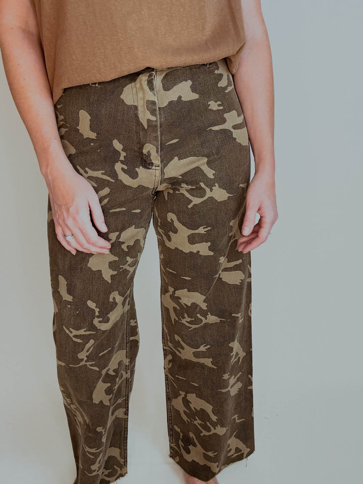 Camouflage Stretch Pants with Raw Hem