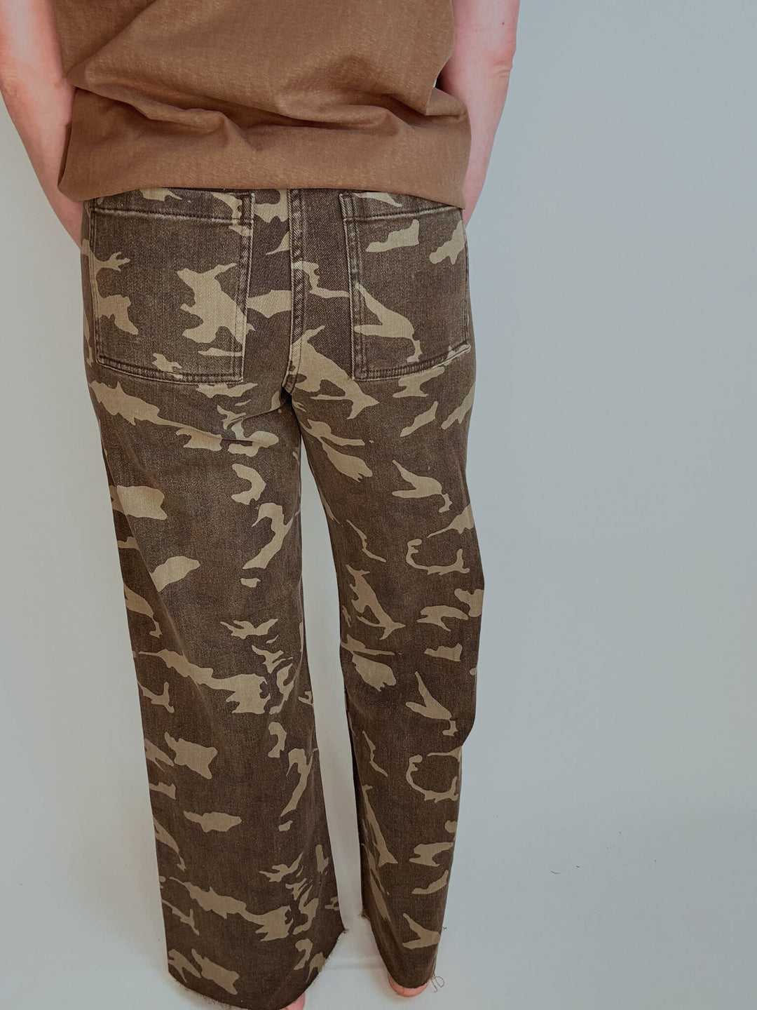 Camouflage Stretch Pants with Raw Hem