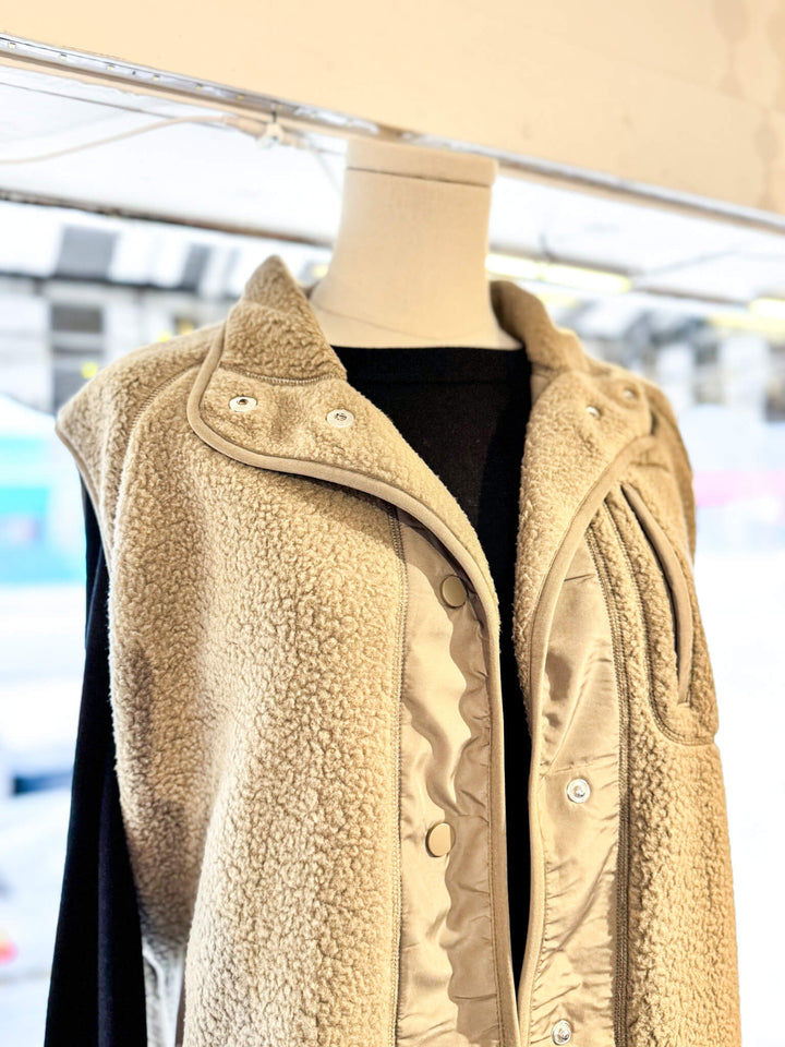 Classic Fleece Vest in Olive