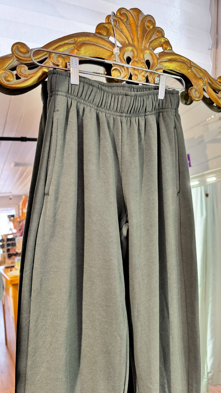 Cloud Nine Fleece Straight Leg Sweatpants