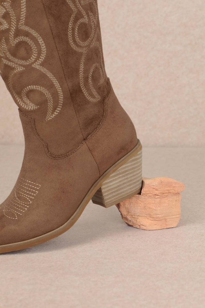 Giada Pointed Toe Embroidered Western Boots