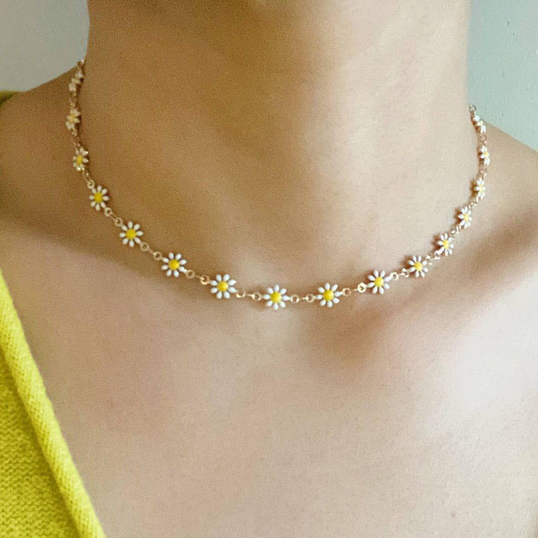 All Around Daisy Necklace - Accessory